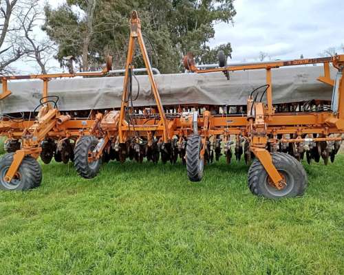 Sembradora Agrometal MX 31 con Alfalfero