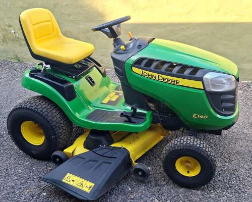 Tractor Cespero John Deere E140 Igual a Nuevo
