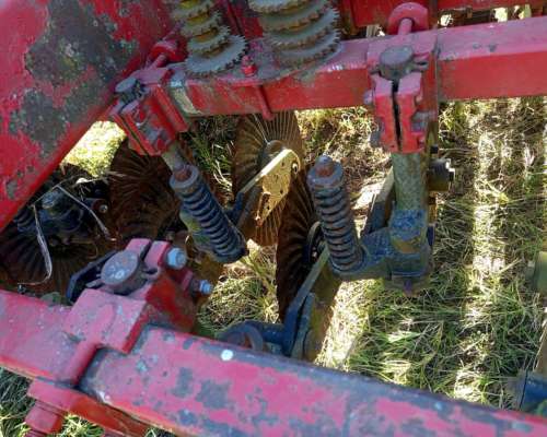 Sembradora Gherardi G-100 de 21 a 21 con Alfalfero