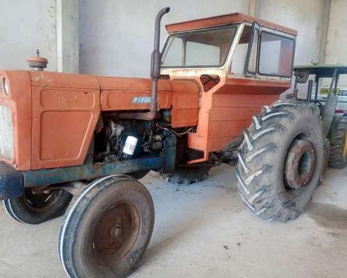 Tractor Fiat 700 e muy Buen Estado