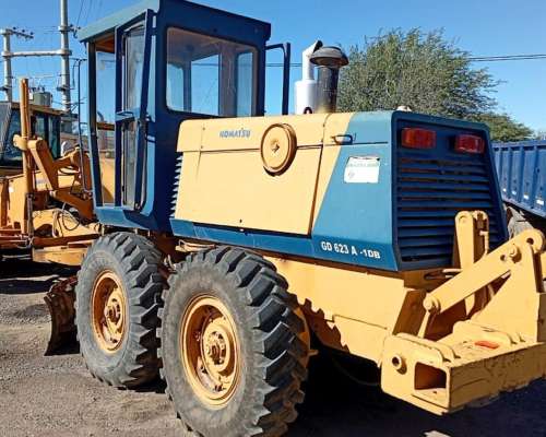 Komatsu - Motoniveladora Gd623a - año 1998