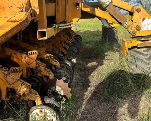 Sembradora Agrometal MX de 23 Lineas a 21cm