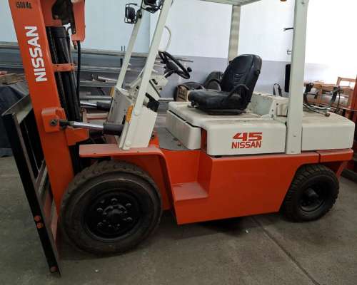 Autoelevador Nissan 4.5 Toneladas. Torre 4.30m. Rodado Doble