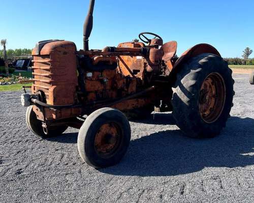 Tractor Fiat R60 con Bomba Hidráulica Grande