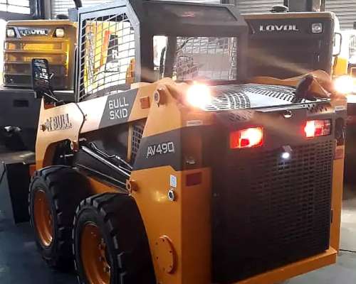 Minicargadora Bull Skid AV490