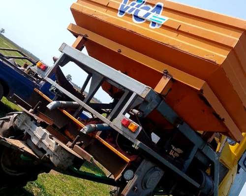 Fertilizadora Barbuy, de 2200 Kilos