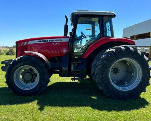 Tractor Massey Ferguson 7019