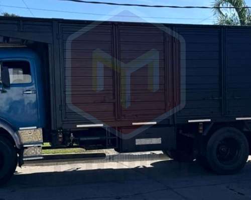 Mercedes Benz L 1114/48 Modelo 1978 con Carroceria