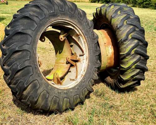 Duales 18.4x38 para Case