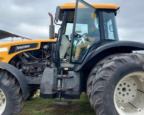 Tractor Valtra AR 220