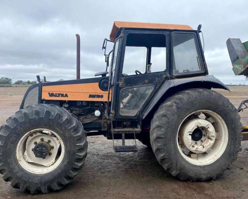 Tractor Valtra BM 100. año 2006.
