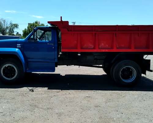Ford 7000 con Volcador año 1985