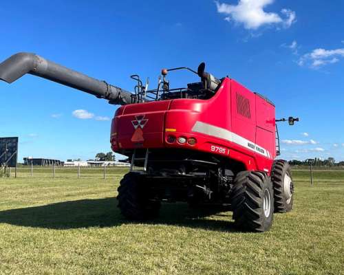 Massey Ferguson 9795 con Draper de 40 Pies