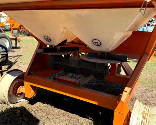 Fertilizadora Vica 1500 Nueva de Arrastre