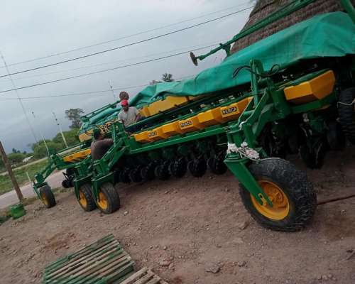 Sembradora Erca de 18 a 52 CMS con Equipo Neumatico Geronzi