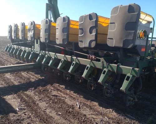 John Deere 16 a 52 Neumática año 2005, Excelente