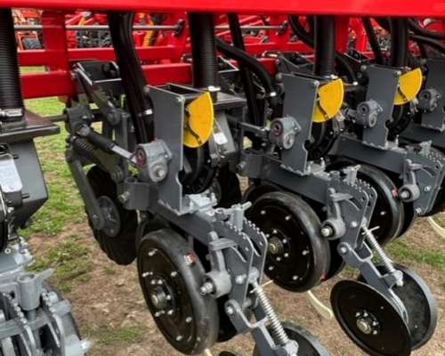 Sembradora Juber 8400 de 23 Líneas a 35cm Neumatica