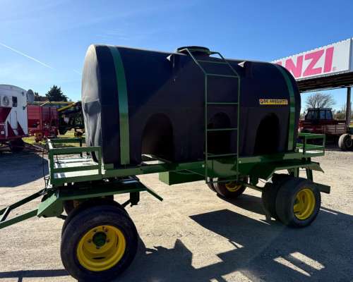 Acoplado Tanque de Arequito con Capacidad para 6000 Litros