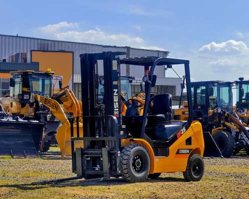 Autoelevador Eisen DF25 2500kg Torre Triple 4.7m Powershift