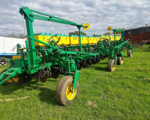 Sembradora Erca de 18 a 52 CMS con Equipo Neumatico Geronzi