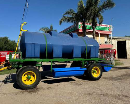 Acoplado Tanque para 10.000 Lts con Bebederos