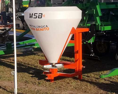 Fertilizadora 3 Puntos al Voleo.