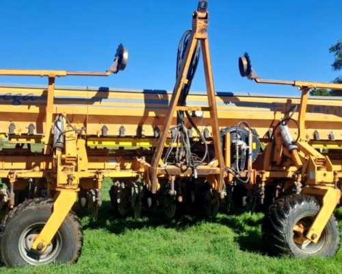 Sembradora Agrometal TX Mega 13 Surcos Neumática