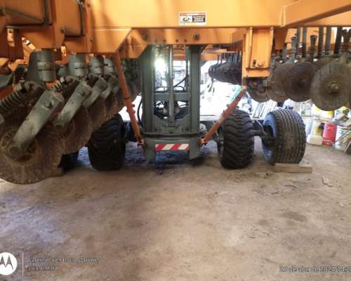 Sembradora Agrometal TX Pivot de 16/52