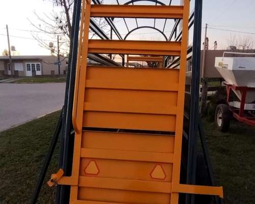 Cargador y Transportador de Hacienda Marca Bremec