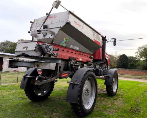 Fertilizadora Fertec 824 Serie 6 - Plantium, Piloto y Mapeo