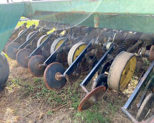 Sembradora Jhon Deere 750 de 24/19 CMS
