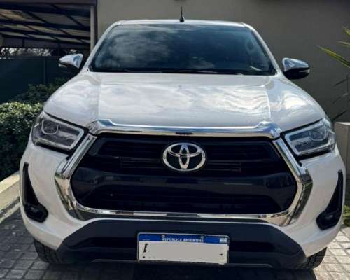 Toyota Hilux 2.8 TDI CD 4X4 SRV AT6 204cv 2022 U$ 36.499