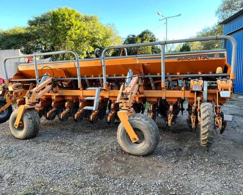 Sembradora Agrometal TX Mega 13 a 52 Doble Ferti