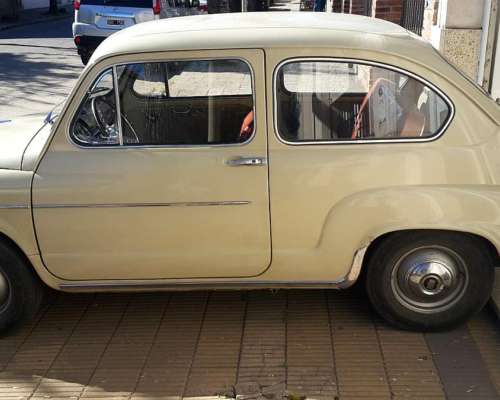Auto Antiguo Fiat 600