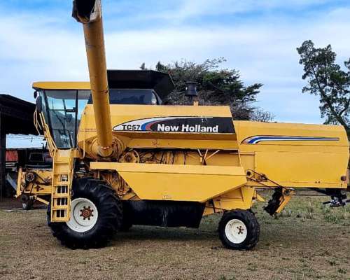 Cosechadora New Holland TC57 año 2005