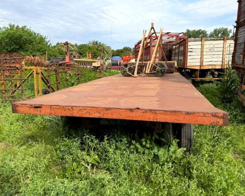 Acoplado Playo de 7,40x2,50 con Barandas Volcables