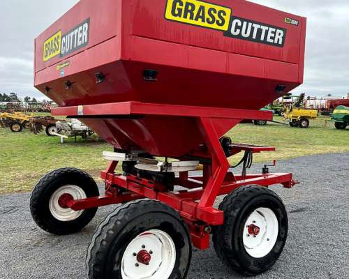 Fertilizadora Esparcidora Grass Cutter de 3000 Lts