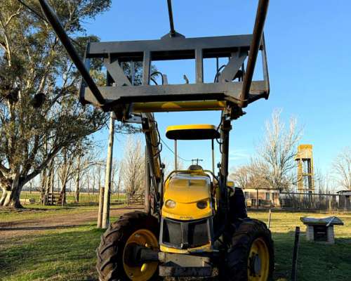 Tractor Usado Marca Pauny Modelo 180 a Doble Tracción