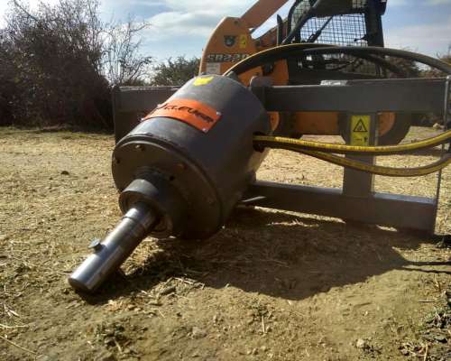 Implemento Hoyadora para Minicargadora