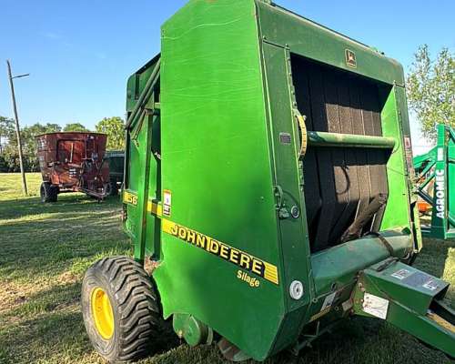 Rotoenfardadora John Deere 566
