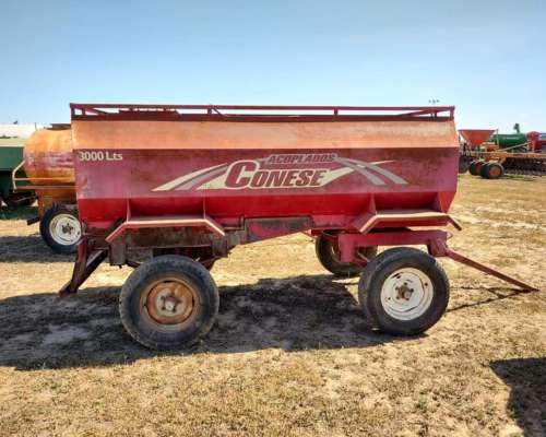 Acoplado Tanque Conese de 3000 Lts