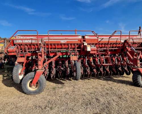 Sembradora Crucianelli Pionera IV 40 a 17,5cm con Alfalfero