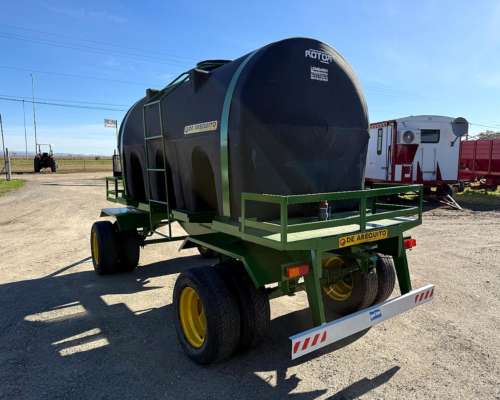 Acoplado Tanque de Arequito con Capacidad para 6000 Litros