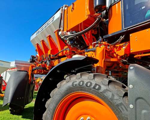 Fertilizador Autopropulsado Jacto Uniport 5030
