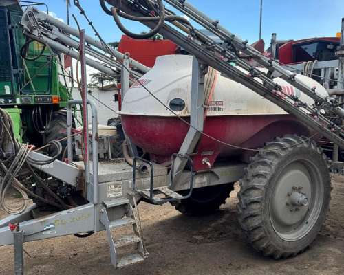 Pulverizadora de Arrastre Ombu 3000 L Full Computadora
