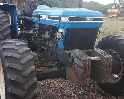 Tractor Ford 8030 .