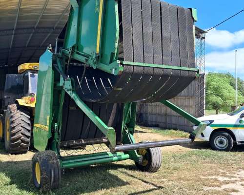 Rotoenfardadora John Deere 568