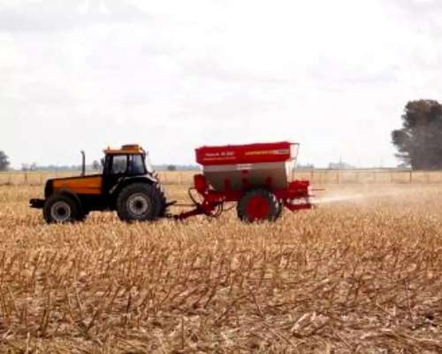 Fertilizadora Arrastre Impala 10000 con Tolva de Acero Yomel