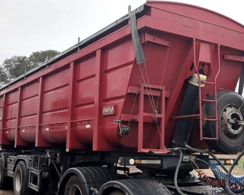 Iveco Hi-road 440 6X2 año 2021 con 213.000 km Batea Ombu
