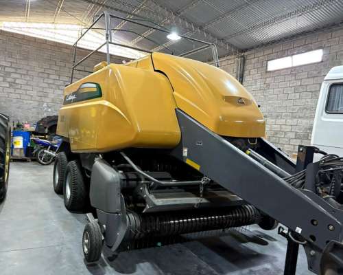 Enfardadora Challenger Modelo Lb33b Cutter.